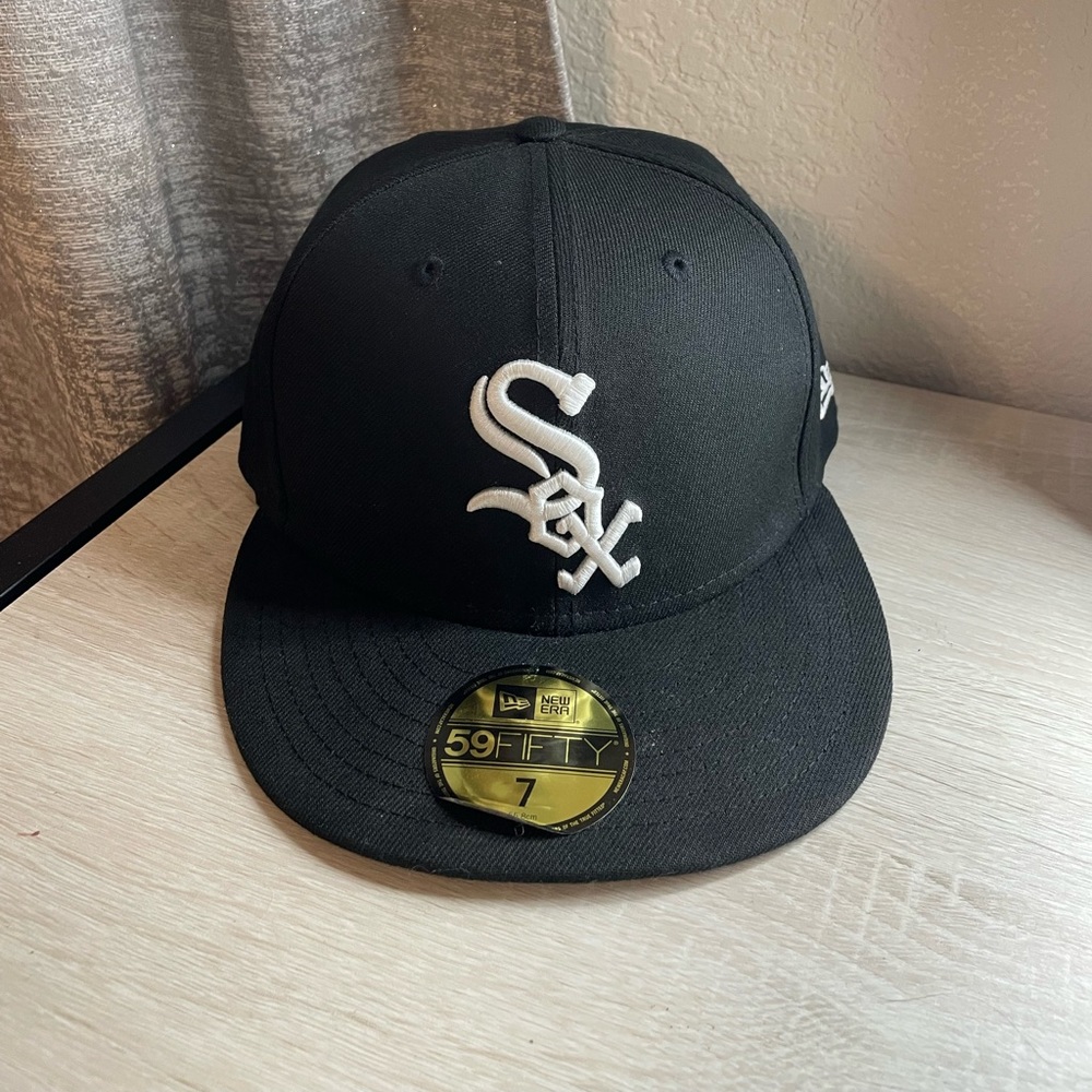 Chicago White Sox Fitted Hat in Black